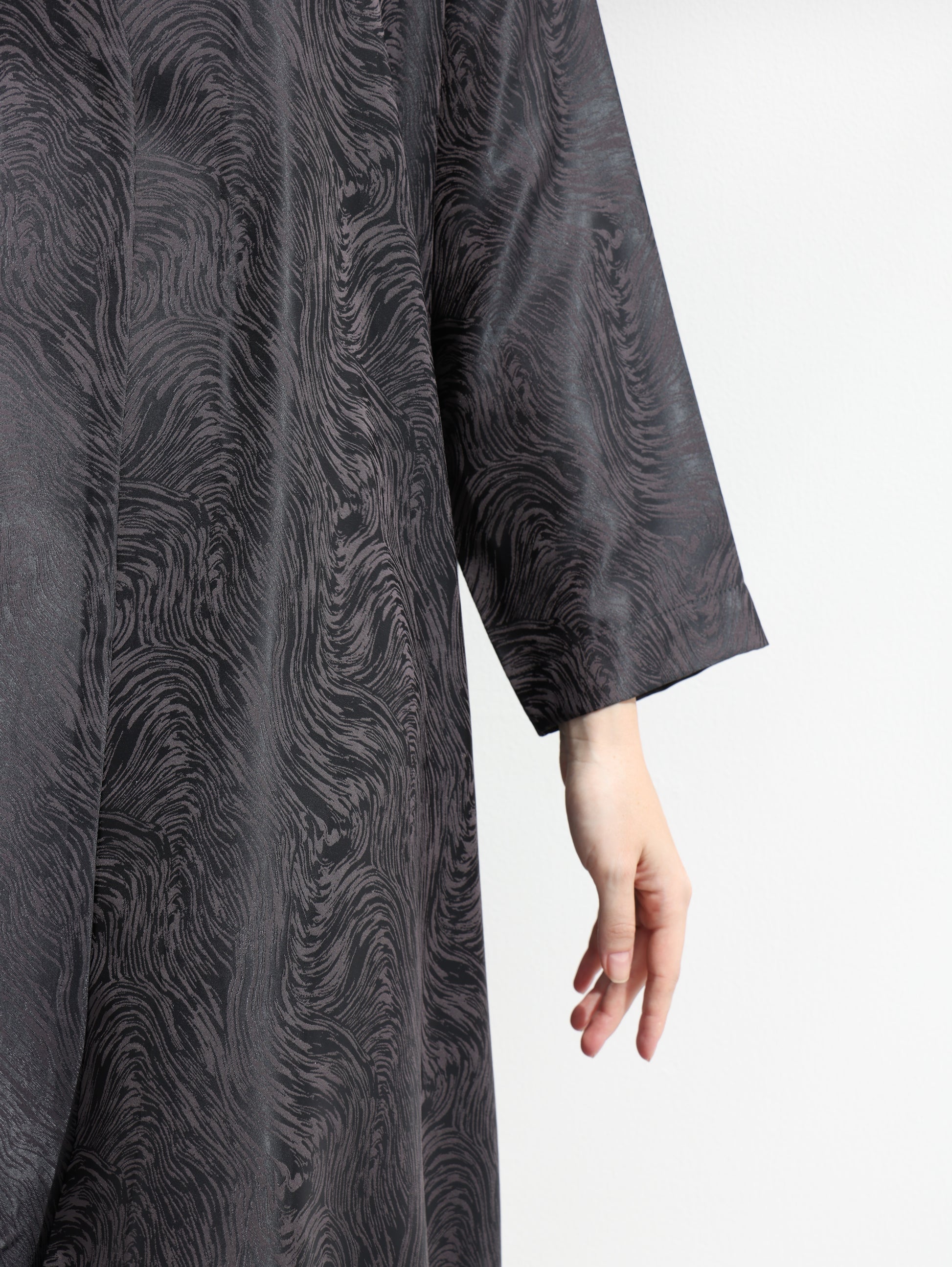 Lines Abaya