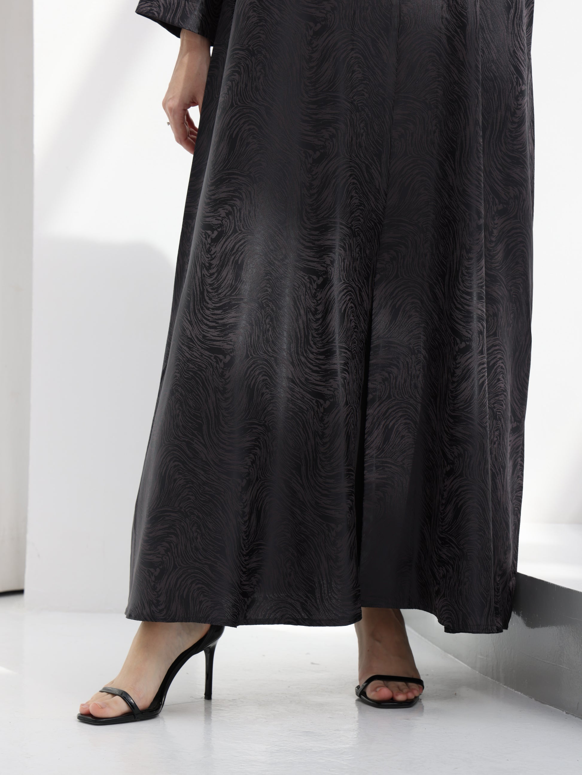 Lines Abaya