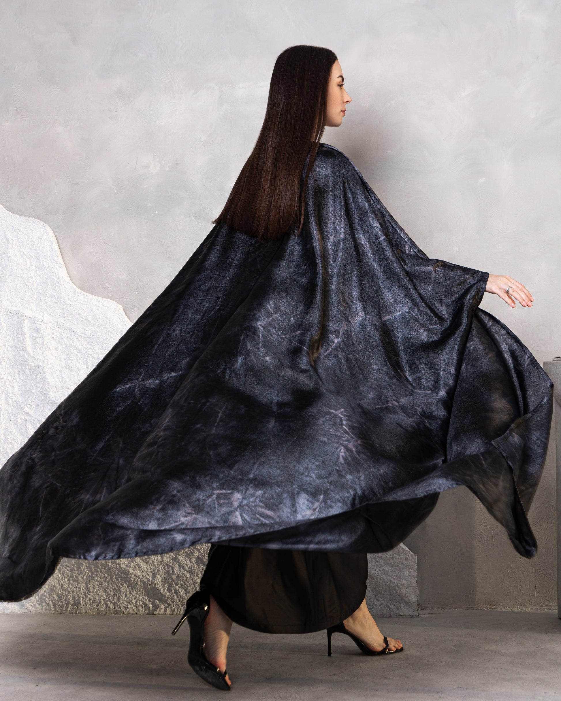 Glow ABAYA